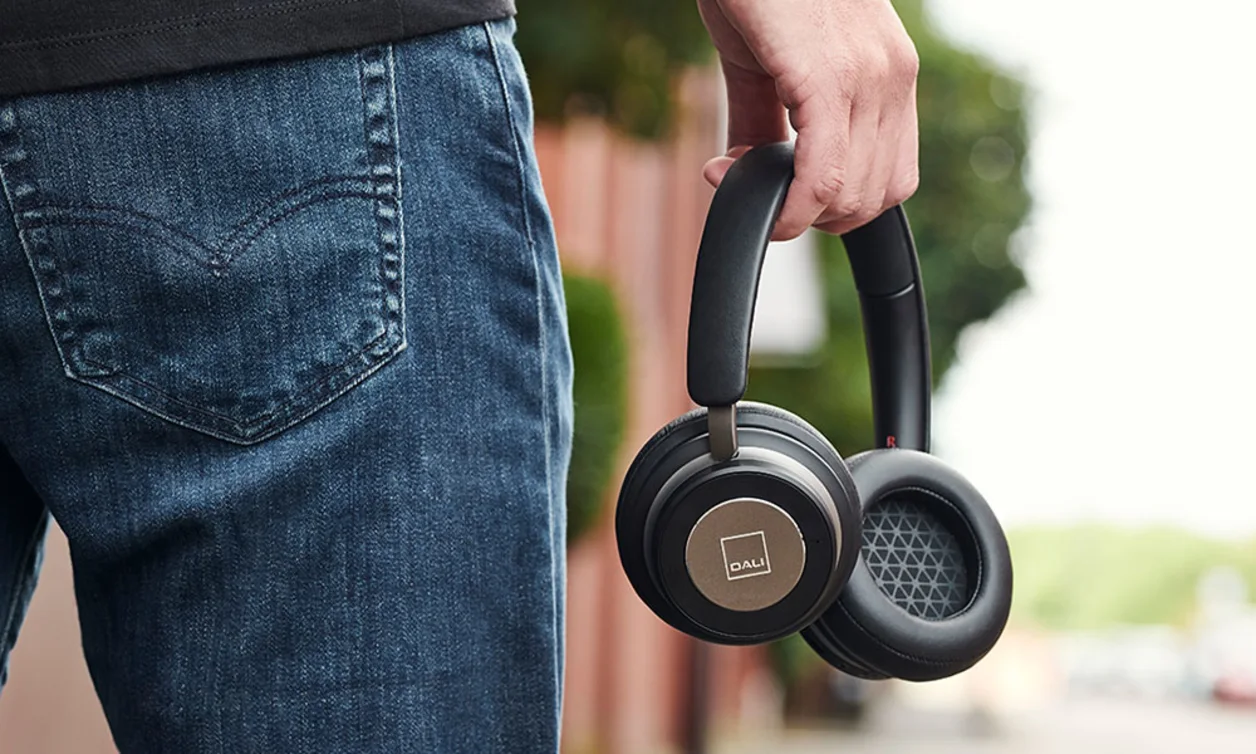 DALI IO-6 | Wireless headphones with ANC & 30-hr play | DALI Speakers